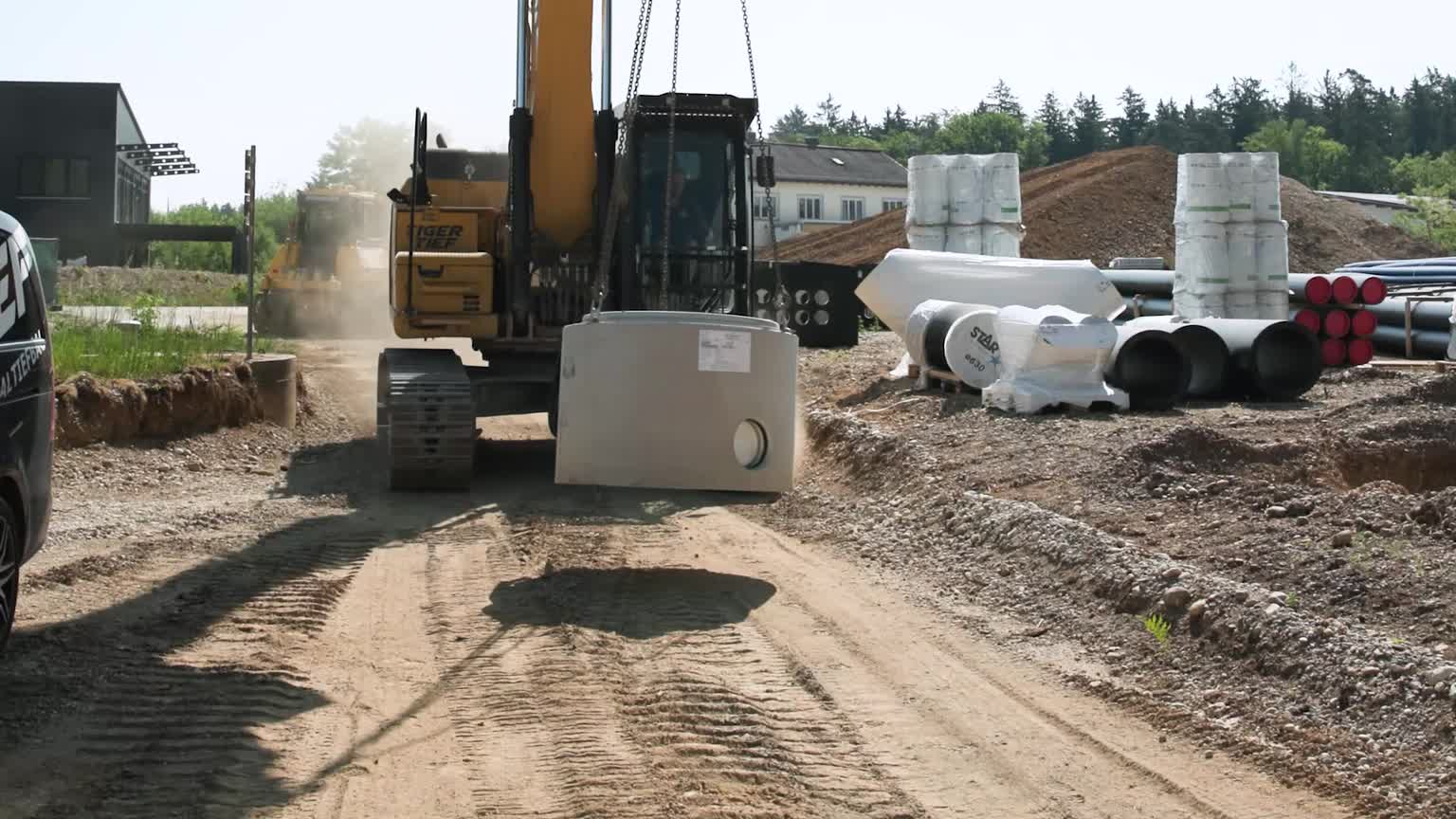Röde-Baggerfahrer bei der Arbeit auf der Baustelle
